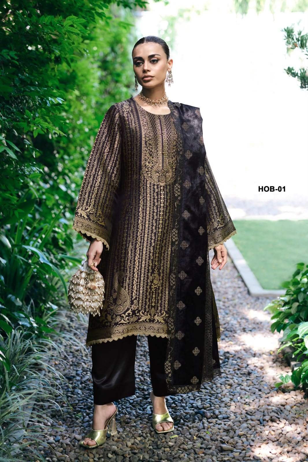 Versha House of brocade – black – image 2